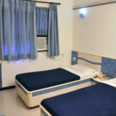Hotel Everstar Rajkot Buitenkant foto