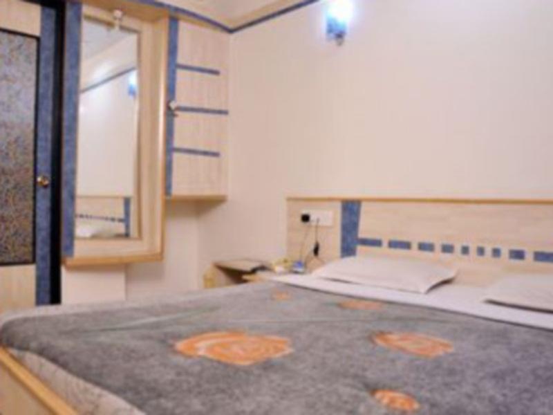 Hotel Everstar Rajkot Buitenkant foto