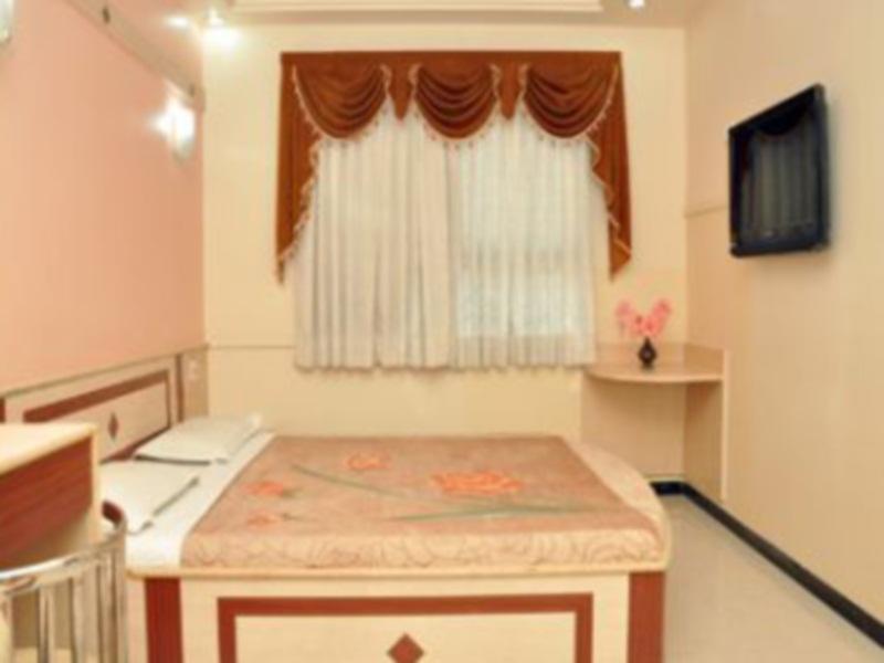 Hotel Everstar Rajkot Buitenkant foto